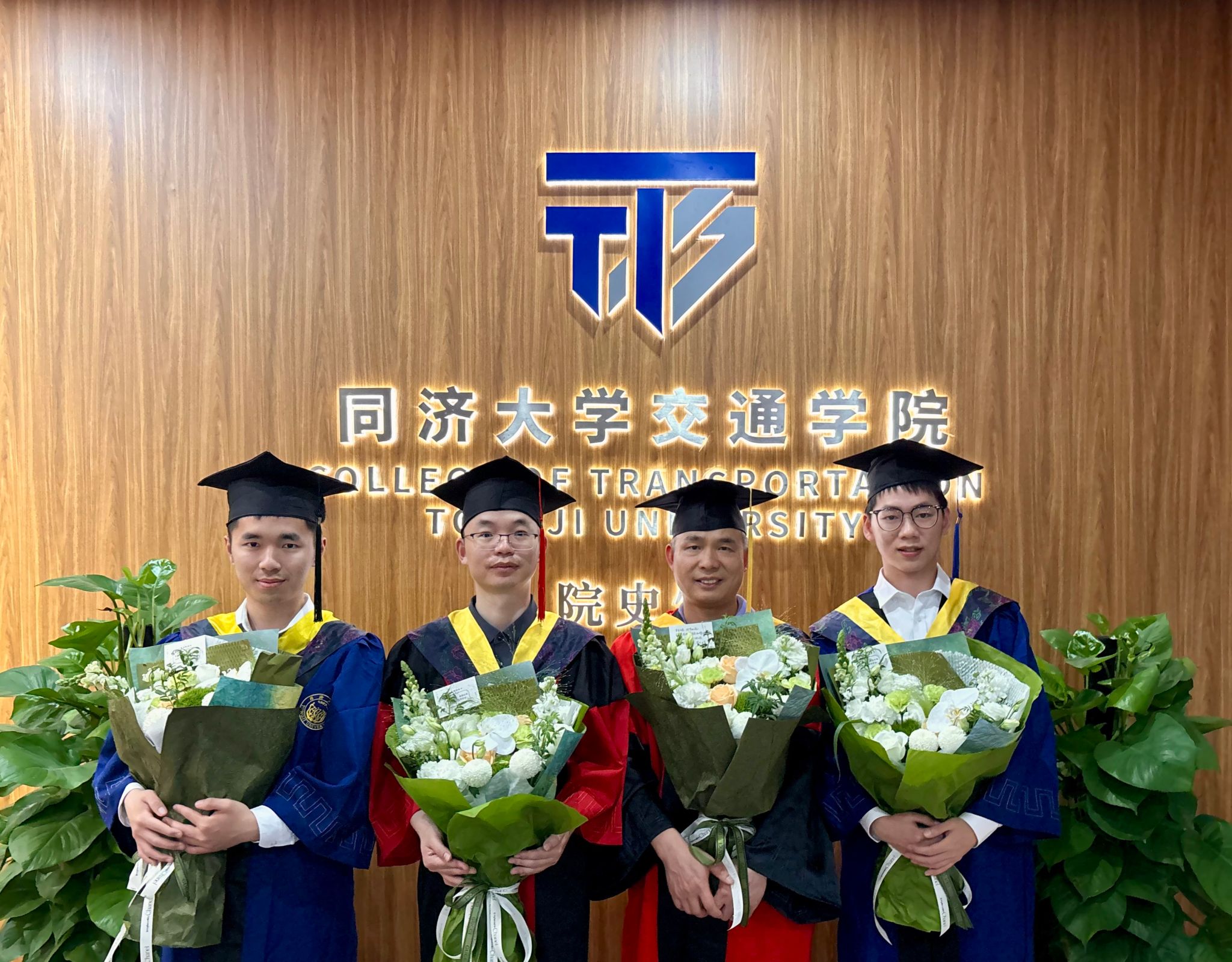 课题组博士研究生曹正龙，硕士研究生邓星宇、梁隽齐毕业