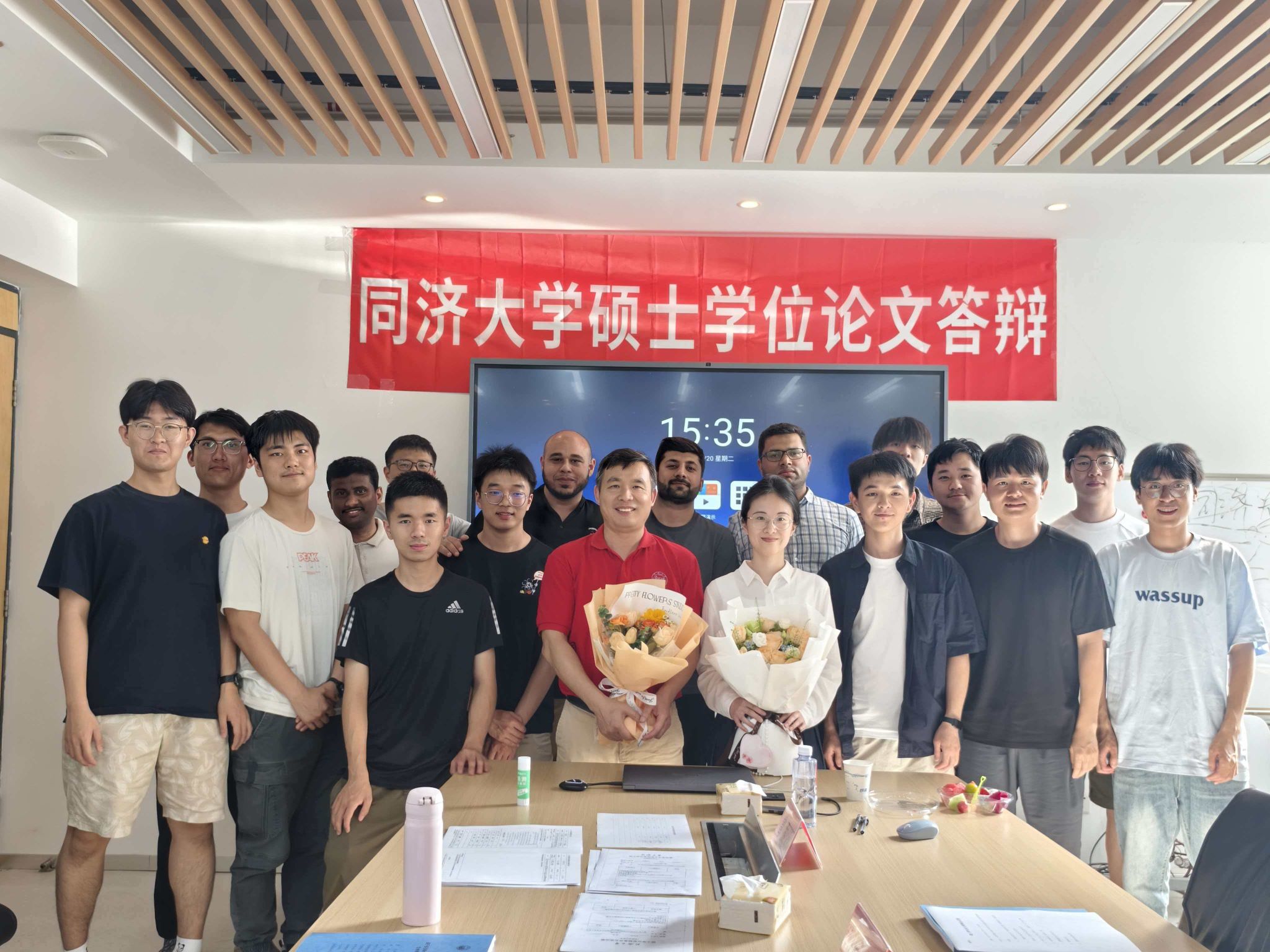 课题组硕士研究生朱林洁、王家伟毕业